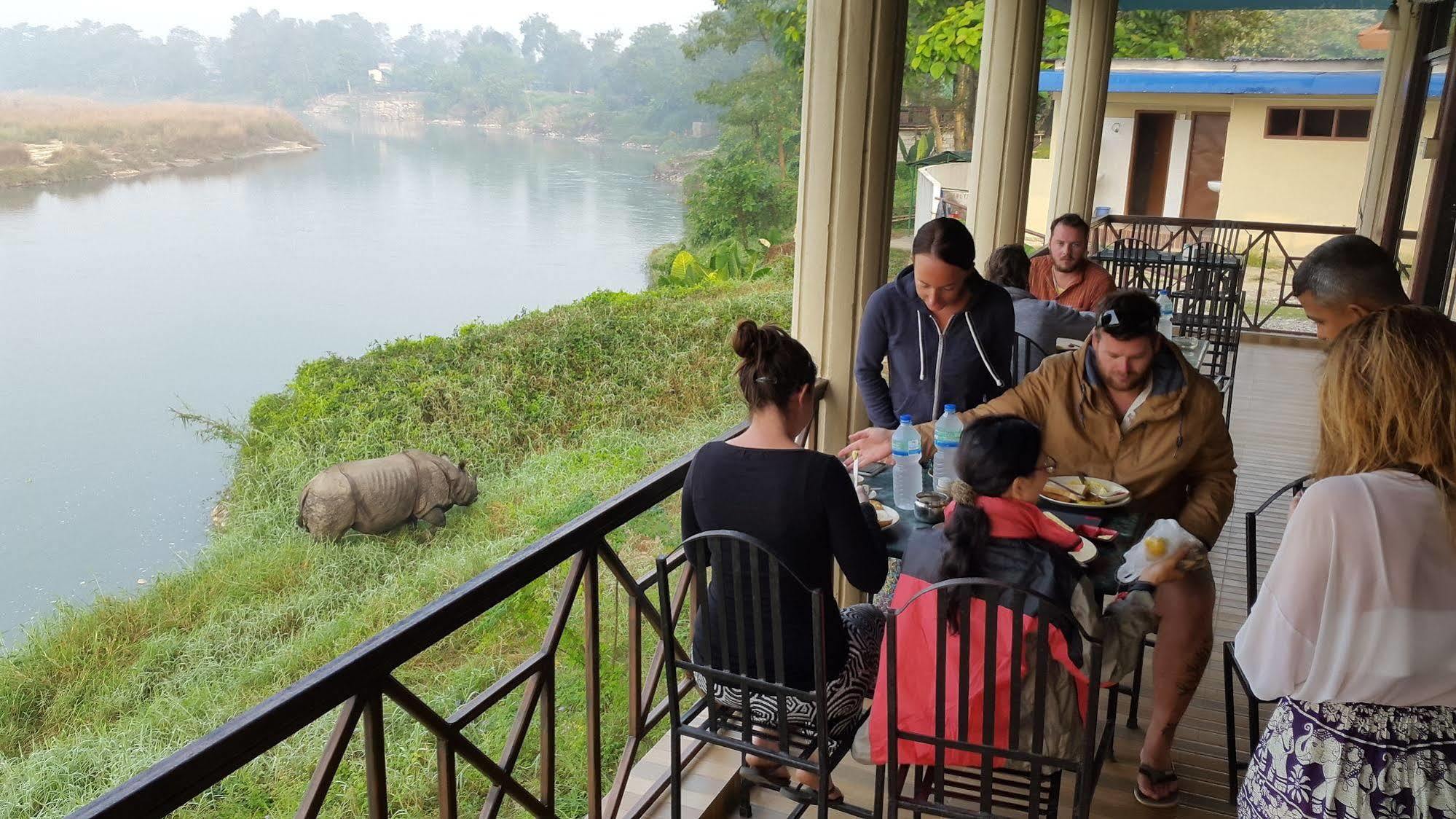 Hotel Wildlife Camp Sauraha Exteriör bild